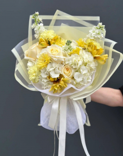 Букет из герберы и гортензии