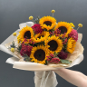 Букет из георгины, подсолнуха и калины
