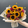 Букет из георгины, подсолнуха и калины