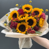Букет из георгины, подсолнуха и калины