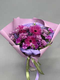 Букет из герберы, диантуса и хризантемы