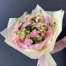 Букет из маттиолы и диантуса