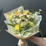 Букет из маттиолы, диантуса, эустомы и паникума