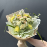 Букет из маттиолы, диантуса, эустомы и паникума