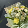Букет из маттиолы, диантуса, эустомы и паникума