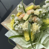 Букет из маттиолы, диантуса, эустомы и паникума