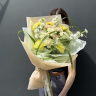 Букет из маттиолы, диантуса, эустомы и паникума