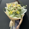 Букет из маттиолы, диантуса, эустомы и паникума