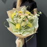 Букет из маттиолы, диантуса, эустомы и паникума