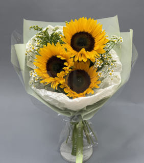 Букет из подсолнуха, лимониума и солидаго