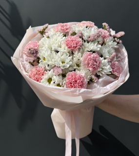 Букет из хризантемы, диантуса и статицы