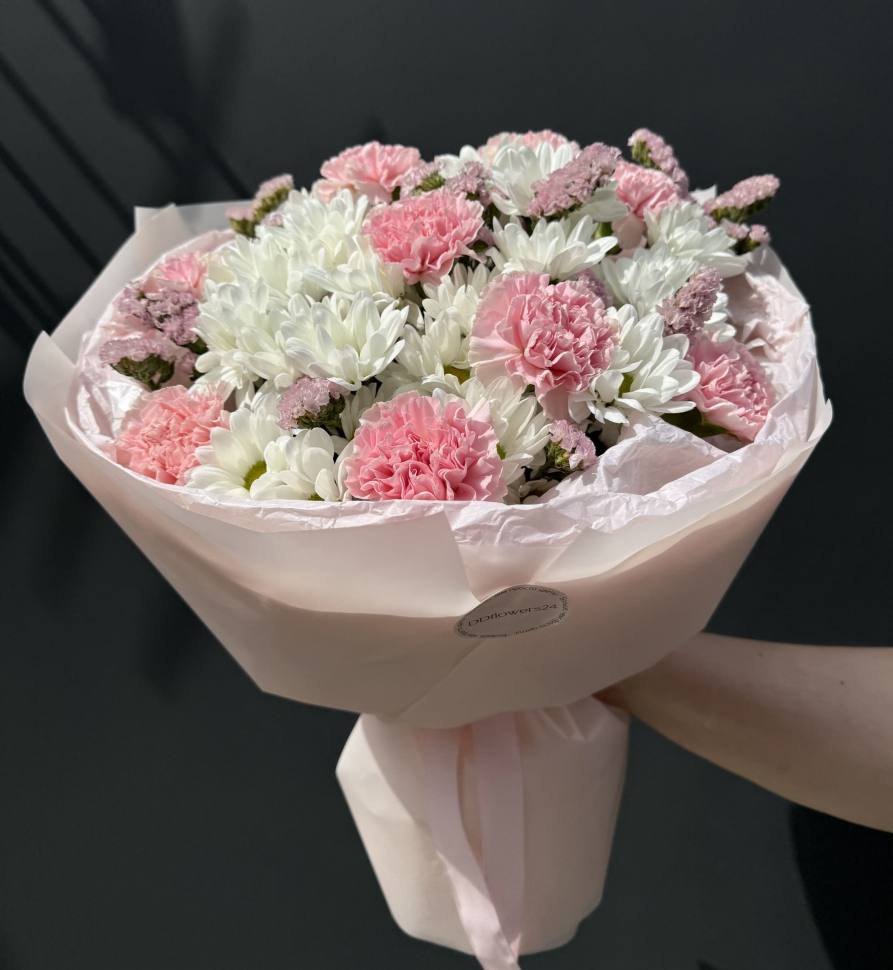 Букет из хризантемы, диантуса и статицы