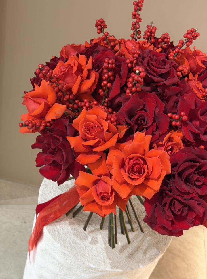 Букет из Французских роз с Илексом 