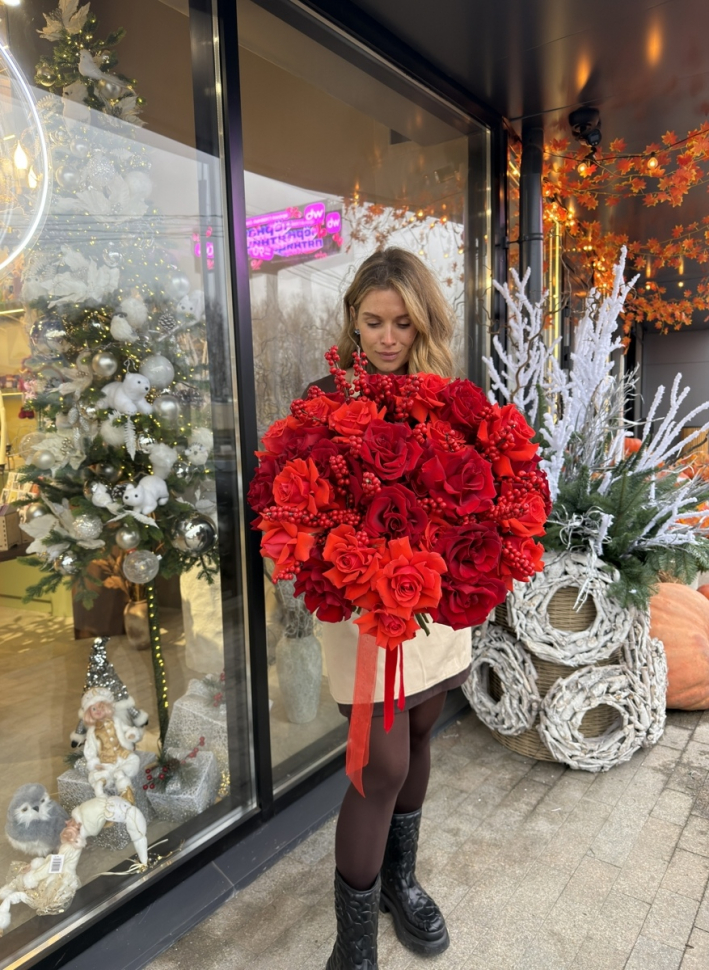 Букет из Французских роз с Илексом 