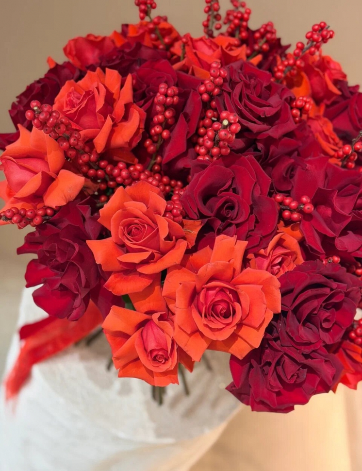 Букет из Французских роз с Илексом 