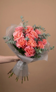 Букез из 11 французских роз с эвкалиптом