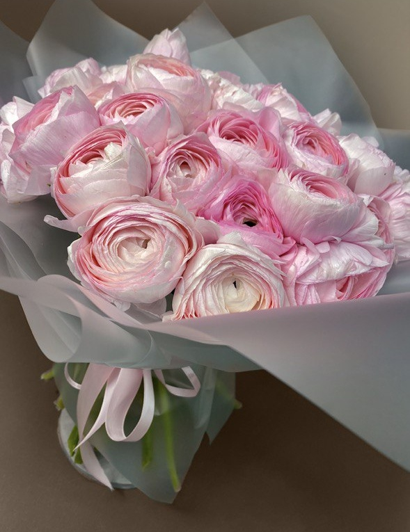 Букез из ранункулюсов