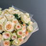 Букет из 25 кремовых кустовых Роз