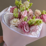 Букет из 7 розовых Эустом