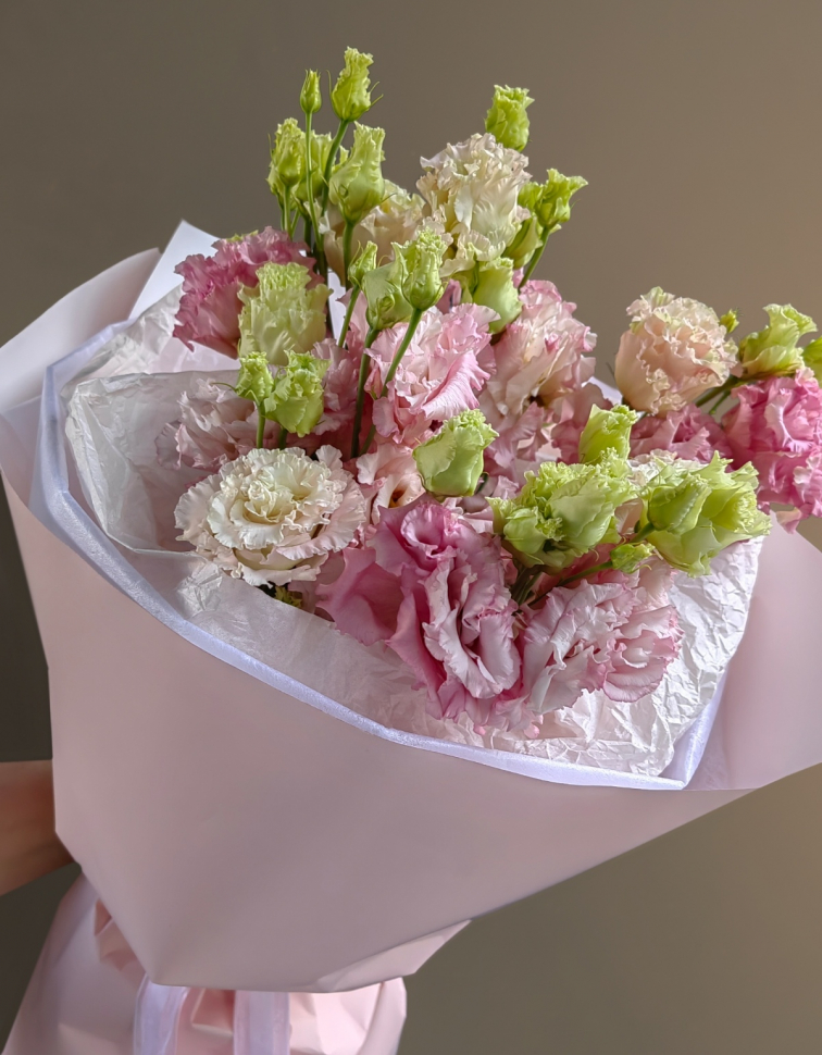 Букет из 7 розовых Эустом