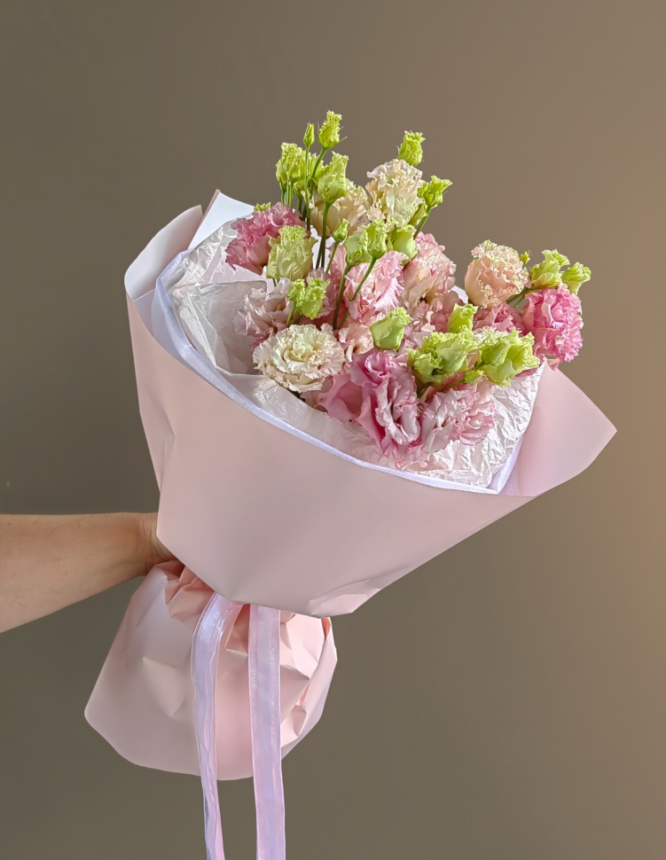 Букет из 7 розовых Эустом