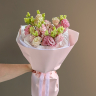 Букет из 7 розовых Эустом