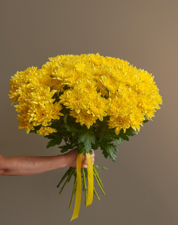 Букет из 9 желтых хризантем