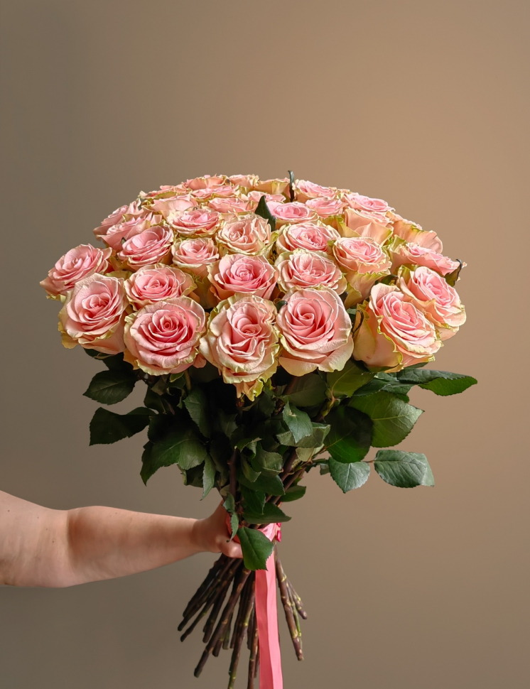 Букет из 35 розовых роз