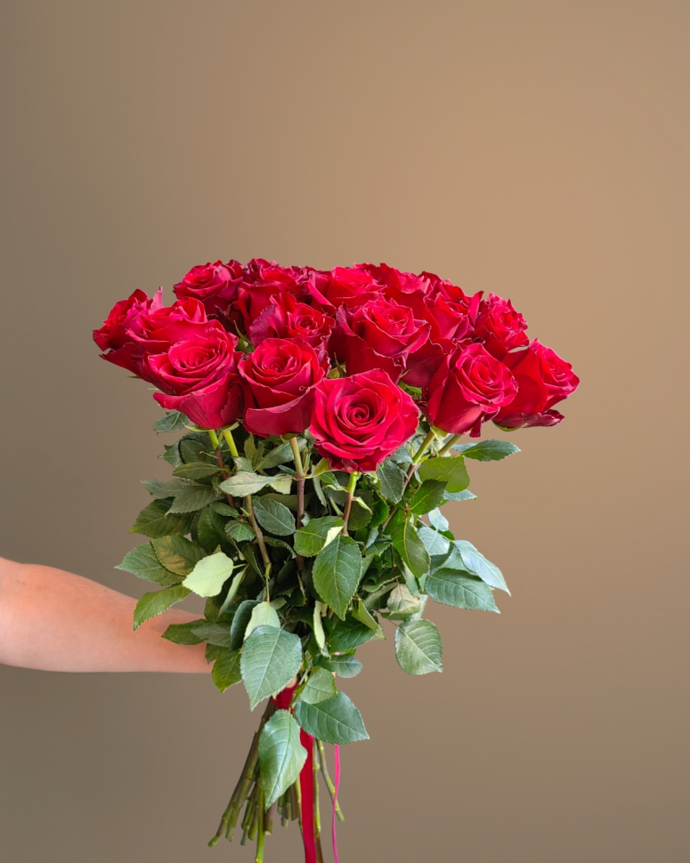 Букет из 19 бордовых роз