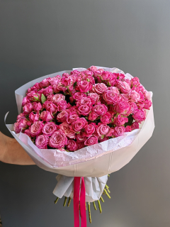 Букет из 39 фиолетовых кустовых роз