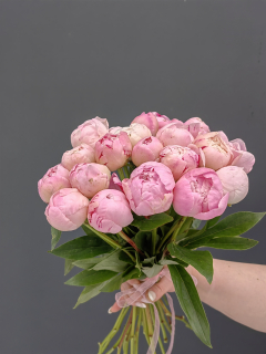 Букет из 21 пиона