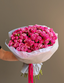 Букет из 29 кустовых роз фуксия 