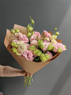 Букет из 13 розовых эустом