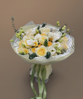 Букет из пионовидной розы и эустомы 