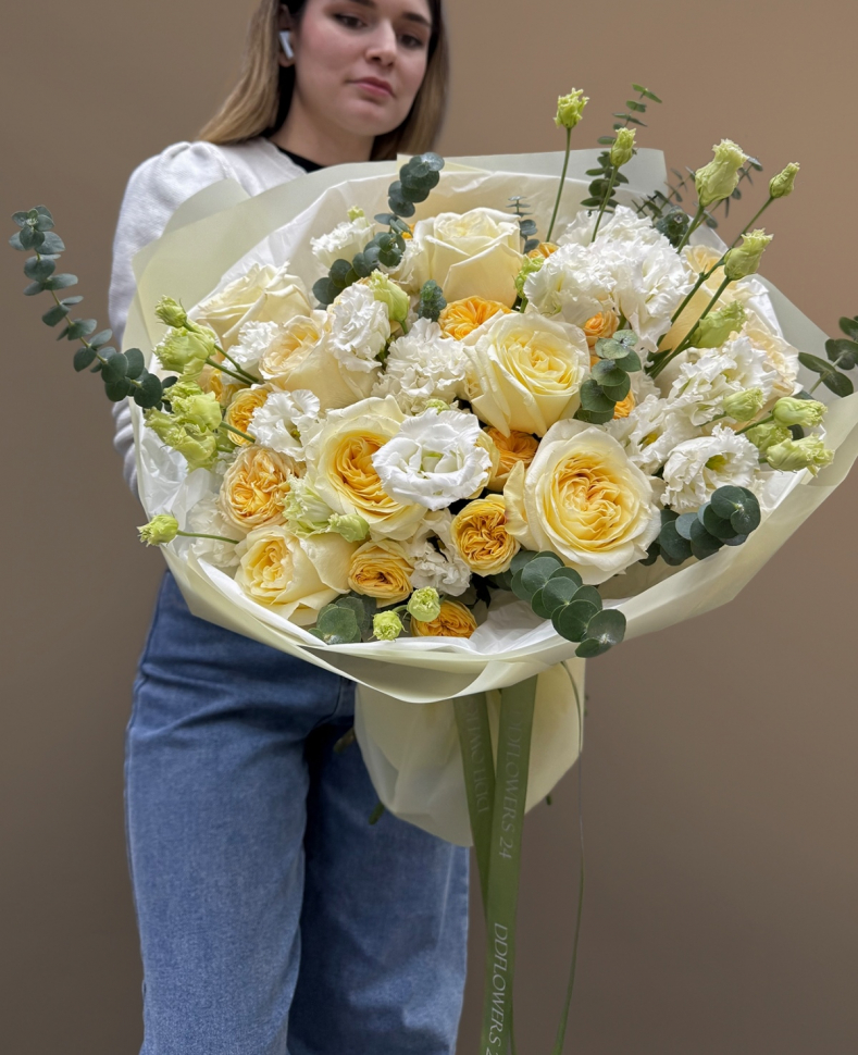 Букет из пионовидной розы и эустомы 