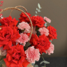 Композиция из гортензии Диантуса и розы 