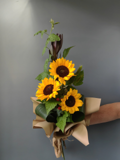 Букет из подсолнуха и сафари 