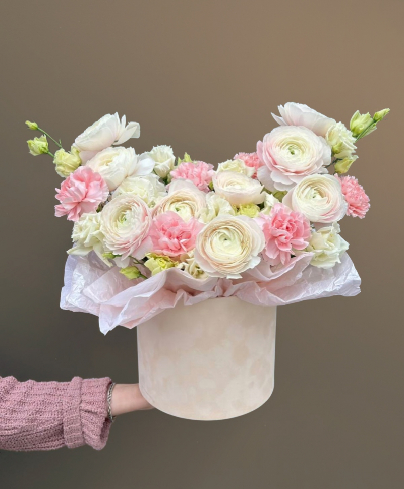 Композиция из ранункулюсов диантуса и эустомы. Размен М