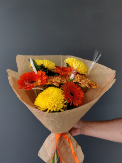 Букет из хризантемы и герберы 