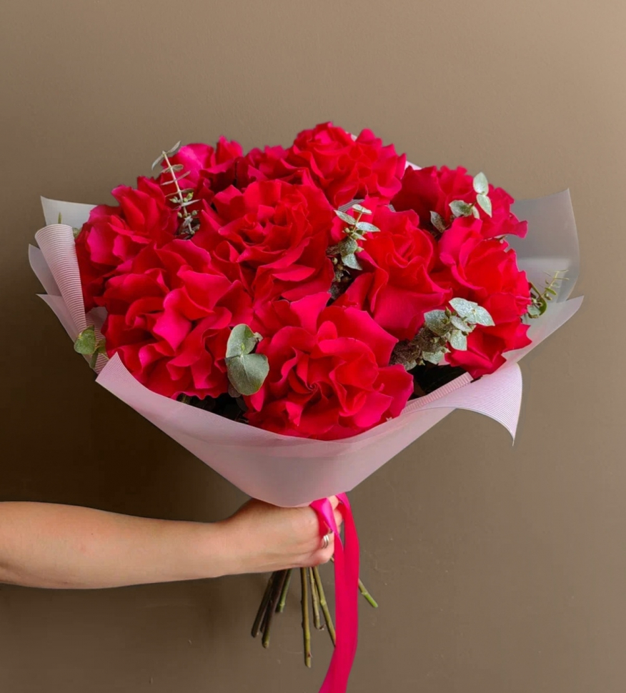 Букет из 9 французских роз с эвкалиптом. Размер М