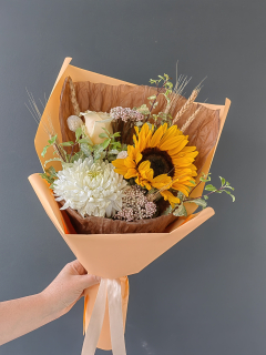 Букет из хризантемы и подсолнуха 