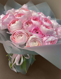 Букет из 21 розового ранункулюса. Размер М
