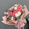 Букеты из пионов, ранункулюса и эвкалипта