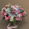 Букет из кустовой розы гортензии и эустомы. Размер L
