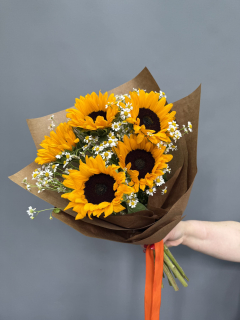 Букет на выпускной из подсолнуха и танацетума