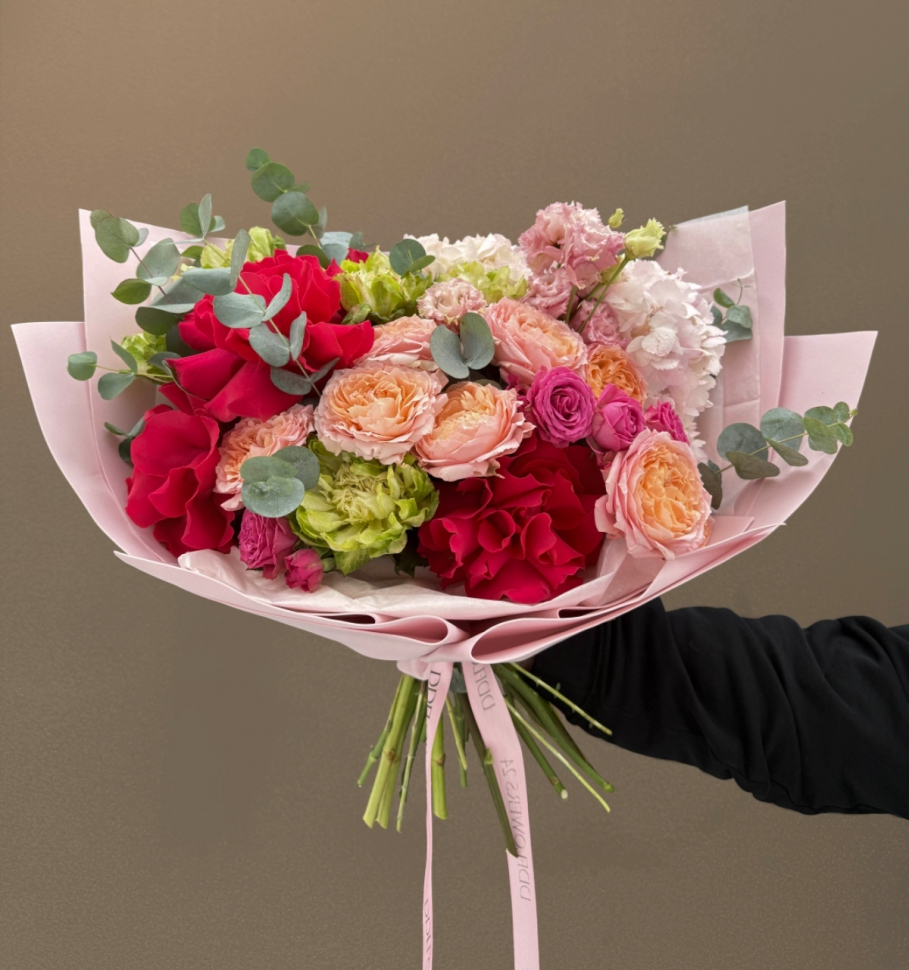 Букет из французской розы эустомы и гортензии 