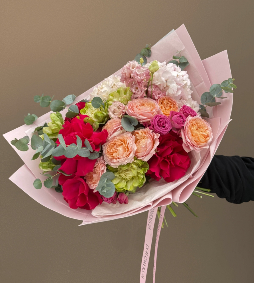 Букет из французской розы эустомы и гортензии 