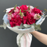 Букет из антиринума, французской розы, кустовой розы и эвкалипта