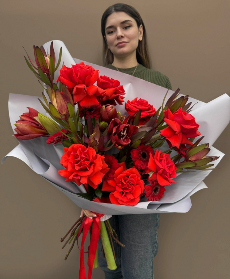 Букет из амарилиса французской розы и герберы 