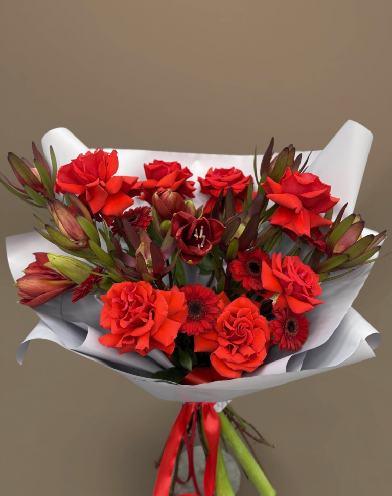 Букет из амарилиса французской розы и герберы 